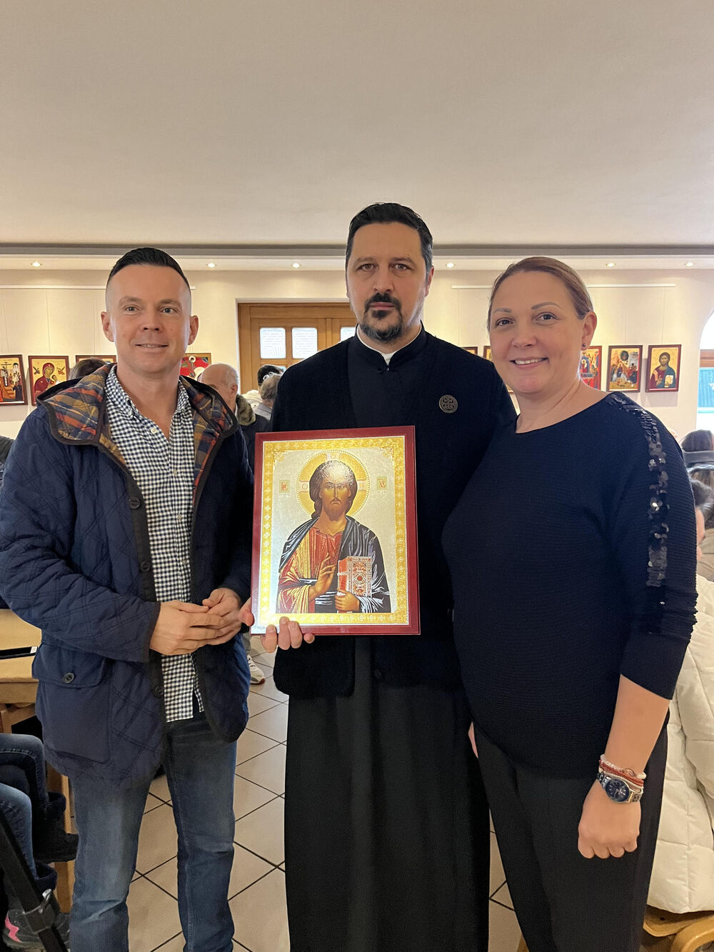 dr Zeljko Dragić, sveštenik Aleksandar Perković i dirigent hora Biljana Jefimić