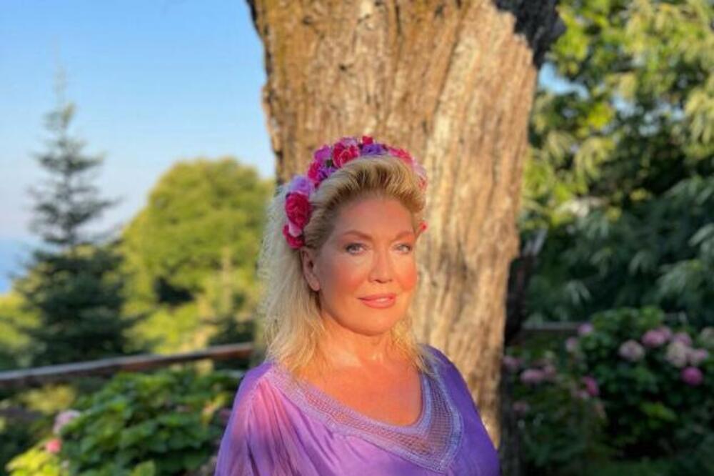 Da li neko ima lepše dvorište od Suzane Mančić? Svi se pitaju kako joj ovo uspeva, zavirite u deo njenog raja