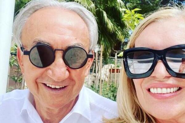 MIŠKOVIĆ NE BI BIO MIŠKOVIĆ DA NIJE BILO NJE! Njegova PODRŠKA i STUB PORODICE: Zanosna PLAVUŠA vredna DIVLJENJA