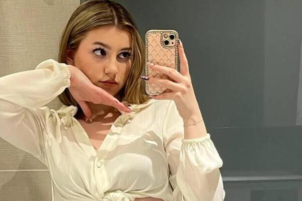 LEPOTICA PRODAJE NEVINOST ZA MASNU LOVU: Kad čujete CIFRU neće vam biti DOBRO, bogati POLITIČAR prvi u TRCI (FOTO)