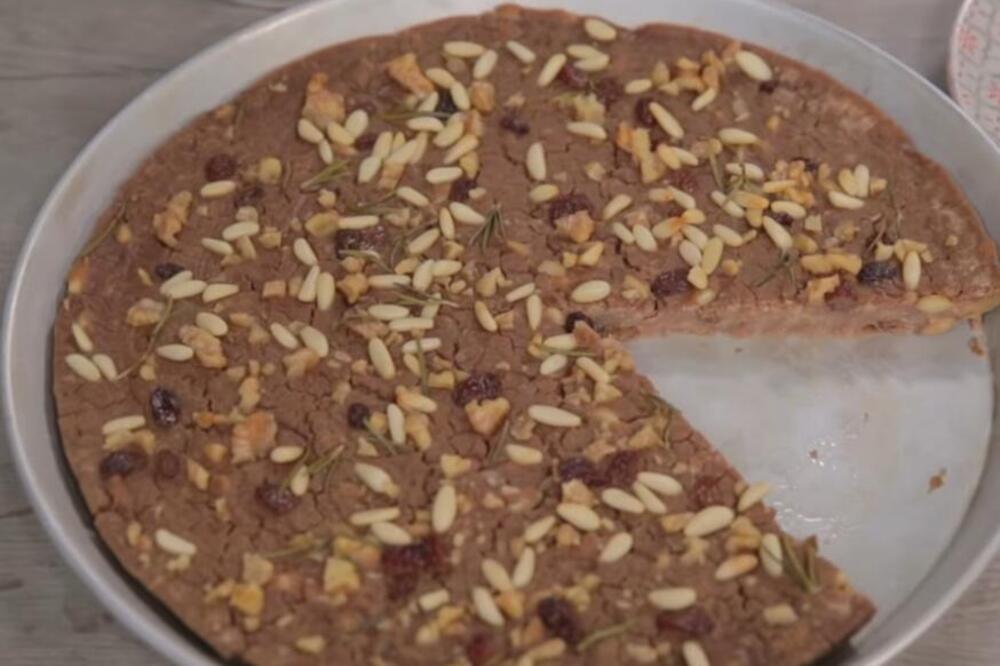 STARI KOLAČ IZ TOSKANE SA KESTENOM I SUVIM GROŽĐEM: Srpske domaćice će odlepiti za ovim brzim receptom - preukusno