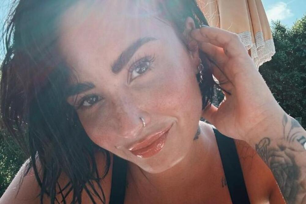 ZA NJU NEMA SREĆNIJEG DANA OD OVOG: Udaje se POZNATA PEVAČICA, evo čime se BAVI njen izabranik