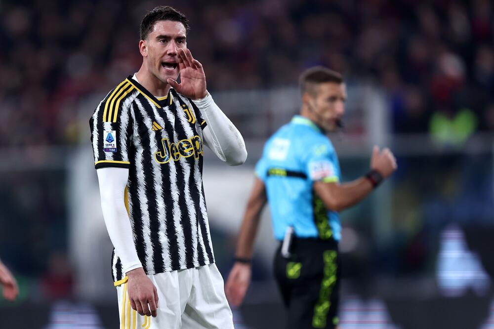 IZMEĐU VLAHOVIĆA I JUVENTUSA "SIVI DIM!" Menadžeru Srbina se ne žuri - opcija i odlazak kao slobodan igrač?