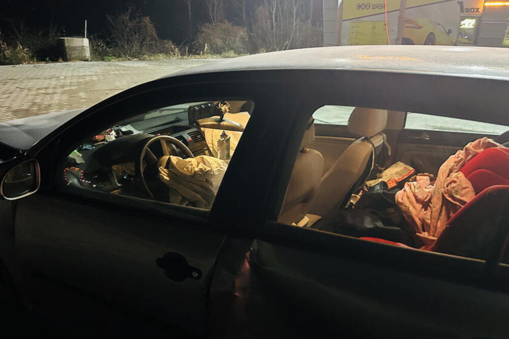 ER-BEGOVI SE OTVORILI, DELOVI AUTA SVUDA PO PUTU: Jezive fotografije posle sudara kod Mrčajevaca, POVREĐENA I DECA