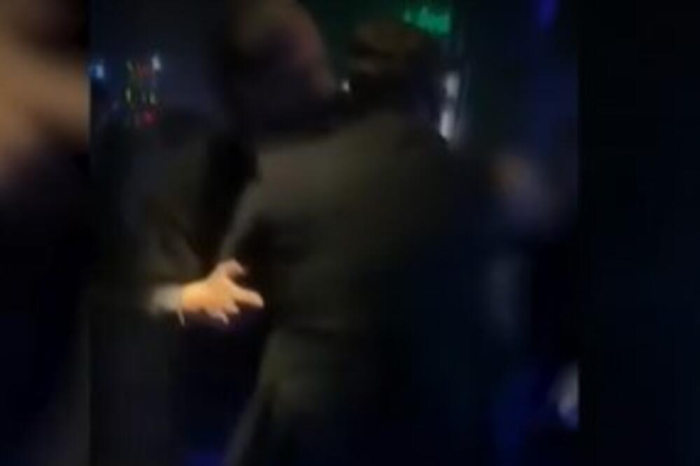 POLITIČAR SE POTUKAO U NOĆNOM KLUBU: Zaspao za stolom, pa BESAN NASRNUO na obezbeđenje, isplivao SNIMAK (VIDEO)