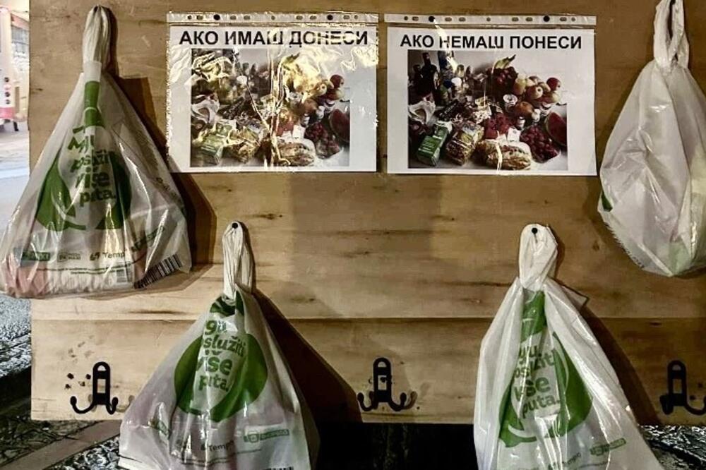 POTEZ TROJE GIMNAZIJALACA ODUŠEVIO ČAČANE PA SE I ONI UKLJUČILI: Evo kako POMAŽU SIROMAŠNIMA tokom praznika! (FOTO)