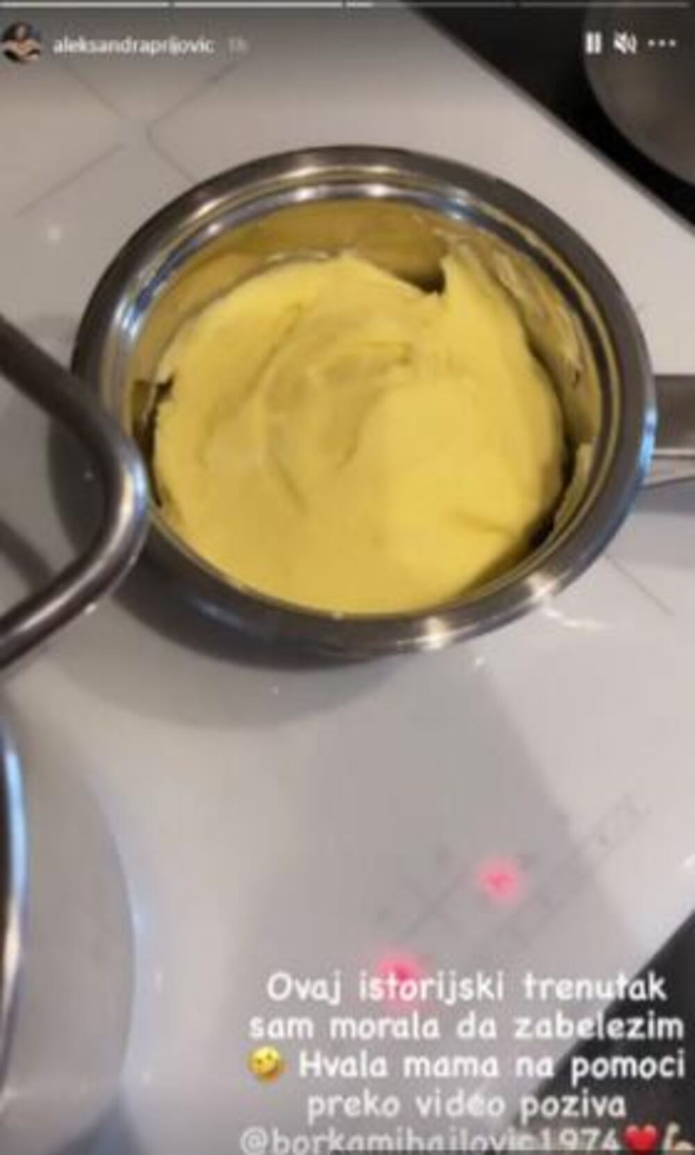 Aleksandra Prijović pokazala kako se snalazi u kuhinji