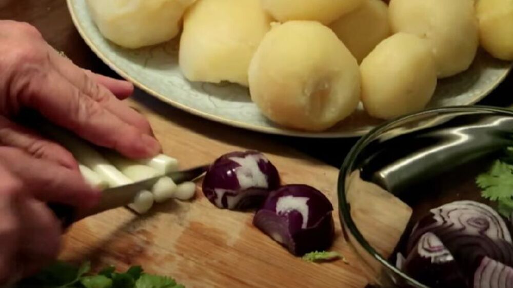 Sastojci za krompir salatu
