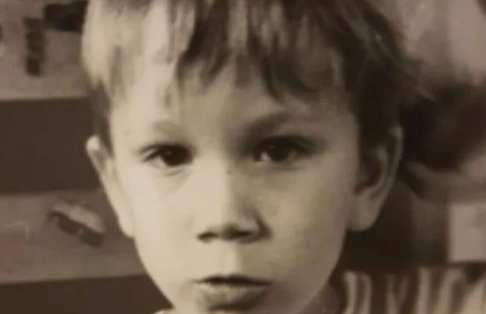 Danas je poznat i bogat, ali nije imao lako detinjstvo