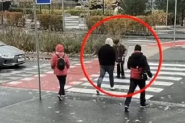DEKA JE JEDVA PRELAZIO ULICU, A ONDA SU MU ISPALE JABUKE: Umesto da mu pomognu SVI SU...Kuda ide ovaj svet? (VIDEO)