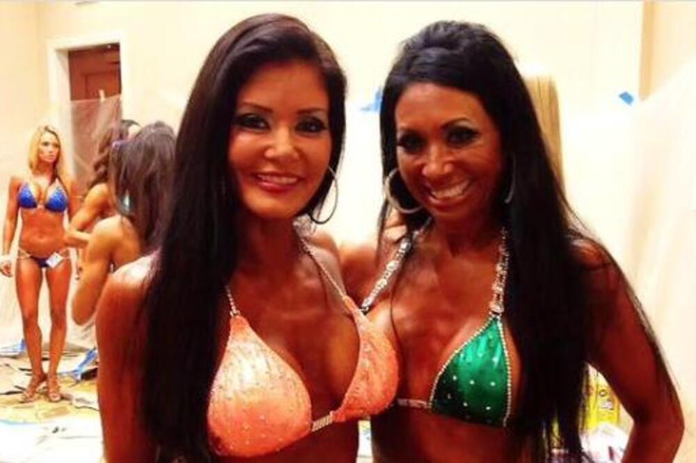 OVA DOKTORKA JE ZVANIČNO NAJZGODNIJA A KAD SE SKINE GOLA ISKOČI ŠTO SME I ŠTO NE SME: Detalj na TELU je za UMIRANJE