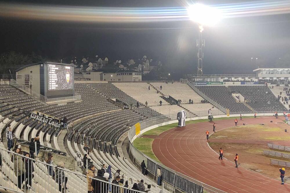 JUG OPET PRAZAN: Ovo je trenutna slika srpskog fudbala na 171. večitom derbiju! (FOTO)