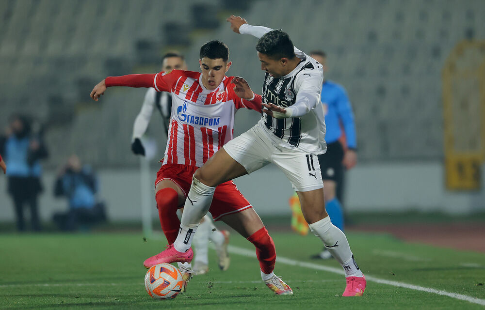 Mateus Saldanja (desno) na 171.  večitom derbiju