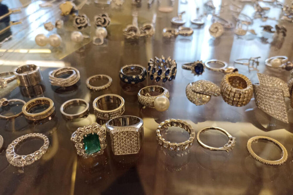 U second hand radnji kupila torbu: Kad ju je otvorila, samo što nije pala u nesvest, kakav šok