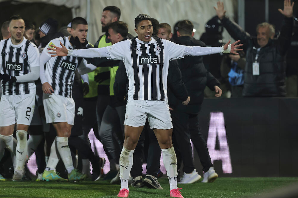 PARTIZANU SE "NAMEŠTA" PUT DO TITULE! Crno-beli PREUZIMAJU trofej od Crvene zvezde?