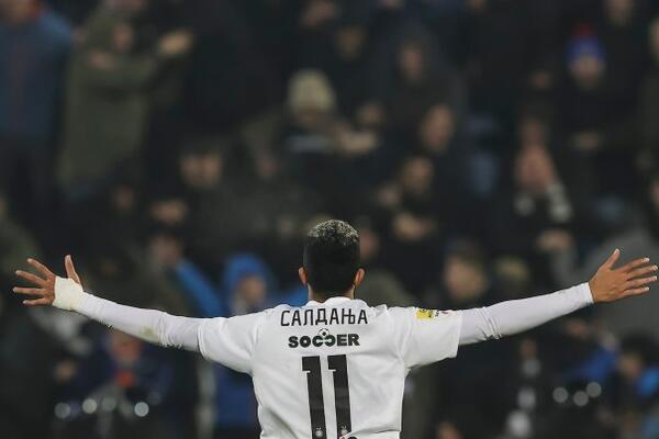 NIJE MU HLADNO: Saldanja se potpuno opustio posle pobede u derbiju, Grobari umiru od smeha! (VIDEO)