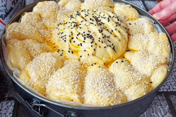 BAKA JELA PODELILA NJEN TAJNI RECEPT ZA SVEČANU POGAČU: Mekana kao PAMUK, topiće se u ustima