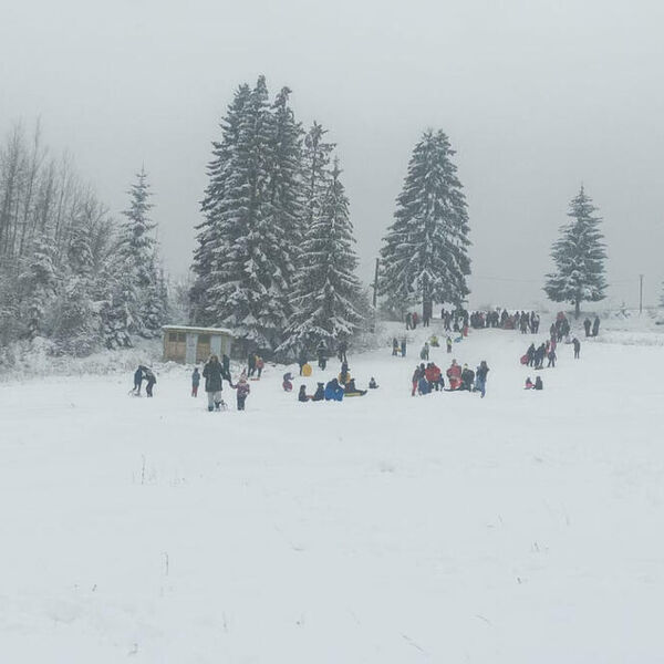 Zabelela se Srbija prvog dana proleća! Sneg veje li veje, prizor kao usred zime, padaće i narednih dana!