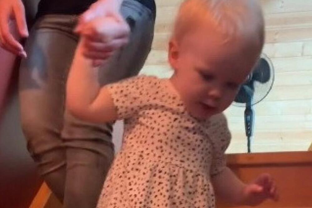 OVA DEVOJČICA JE GENIJE A IMA SAMO GODINU DANA: Kada vidite šta ZNA zanemećete, NI AJNŠTAJN joj nije ravan (VIDEO)