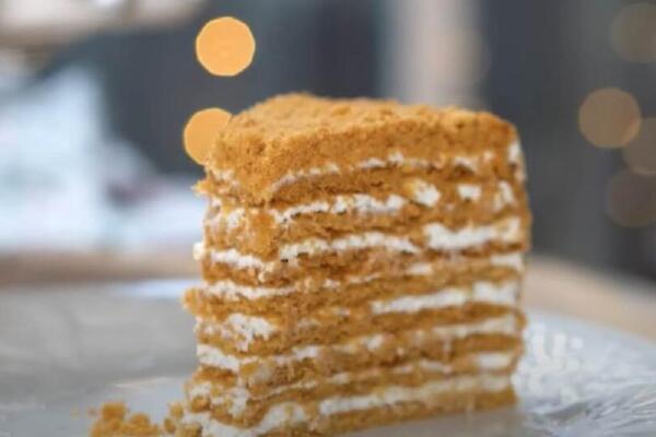 MEDENA PITA KOJA MILUJE NEPCA, SVI SLADOKUSCI ĆE BITI ODUŠEVLJENI: Recept je jednostavan, a gosti će TRAŽITI REPETE