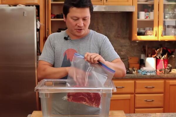 VAKUMIRAJTE HRANU BEZ SKUPIH APARATA UZ OVAJ JEFTIN TRIK: Kuvar OTKRIO TAJNU, jednostavnije je nego što mislite