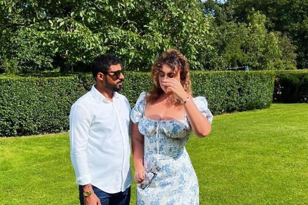 INFLUENSERKA SLUPALA MUŽU KOLA KAKO BI GA IZNERVIRALA: Priznala da ima SPISAK stvari za IZLUĐIVANJE MILIONERA