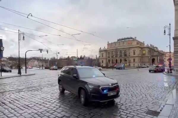 PRVI SNIMAK SA MESTA PUCNJAVE U PRAGU: Vlada JEZIVA tišina, policijske patrole OPKOLILE UNIVERZITET