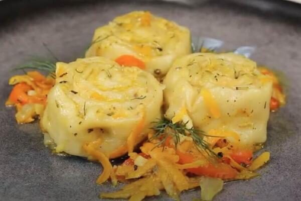 POSNO RUSKO JELO KOJE SE TOPI U USTIMA: Peljemeni sa oslićem u SOČNOM NADEVU i DOMAĆEM TESTU