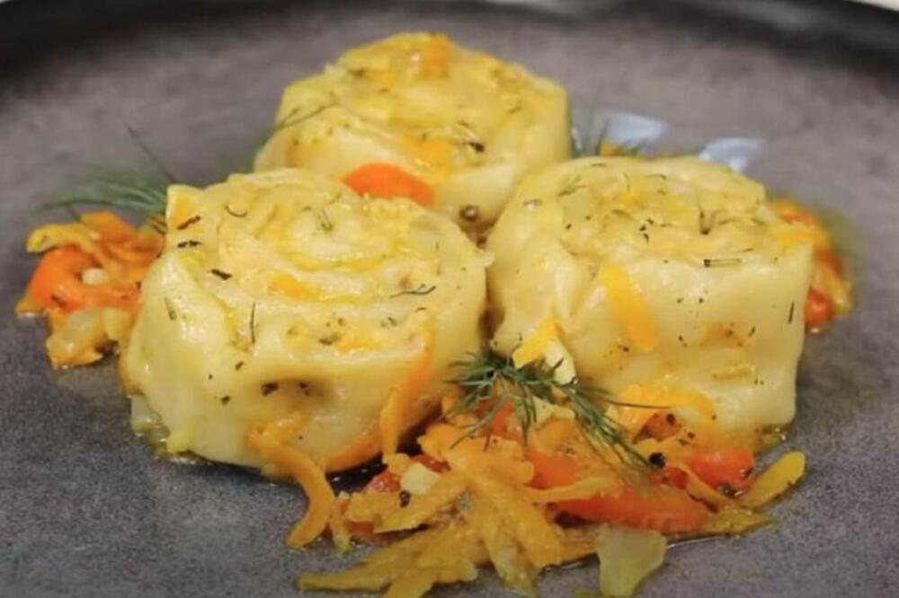 POSNO RUSKO JELO KOJE SE TOPI U USTIMA: Peljemeni sa oslićem u SOČNOM NADEVU i DOMAĆEM TESTU