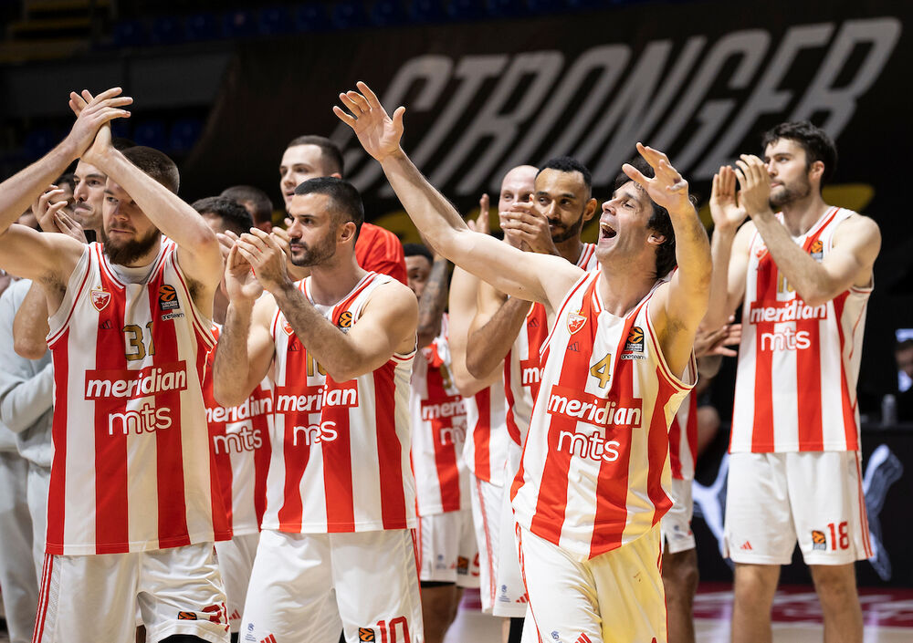 Košarkaši Crvene zvezde posle pobede nad Makabijem u 'Pioniru'