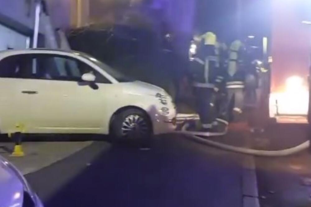 PRVI SNIMCI POŽARA NA ZVEZDARI: Vatra buknula na prvom spratu, jedna osoba povređena (VIDEO)