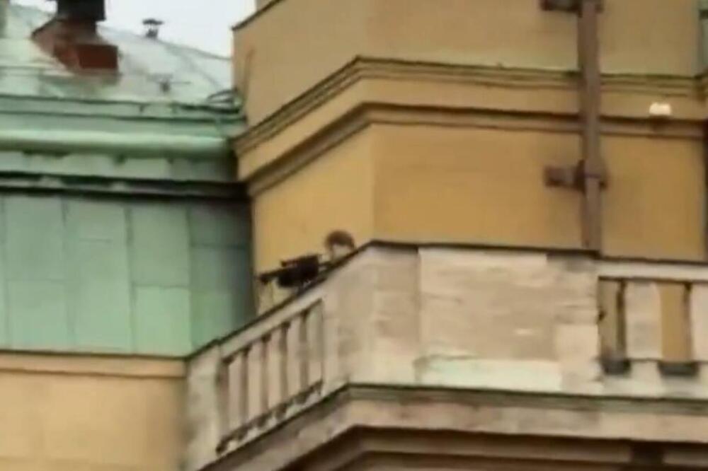 ISPLIVAO SNIMAK AKCIJE SPECIJALACA: Ovako su POLICAJCI neutralisali NAPADAČA iz Praga, napravio KOBNU GREŠKU! VIDEO