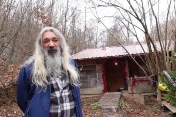 "MOJ SAN JE OVAJ, NEKI KAŽU KAO "DIVLJAK": Đole doveo Italijanku U SRED ŠUME u Srbiji, NEMAJU NI KOMŠIJE (VIDEO)