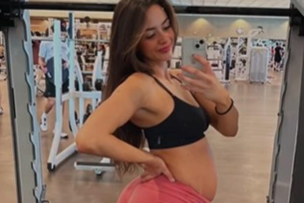 STOMAK DO GRLA, A DIŽE TEGOVE: Trudnica u 37. nedelji svakodnevno posećuje TERETANU, ljudi ZAPREPAŠĆENI (VIDEO)