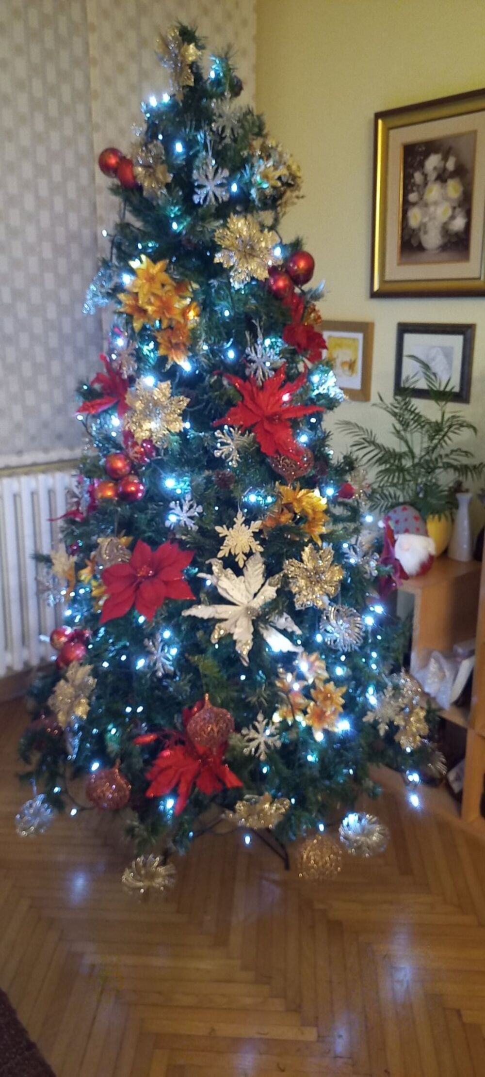 Cene novogodišnje jelke i ukrasa