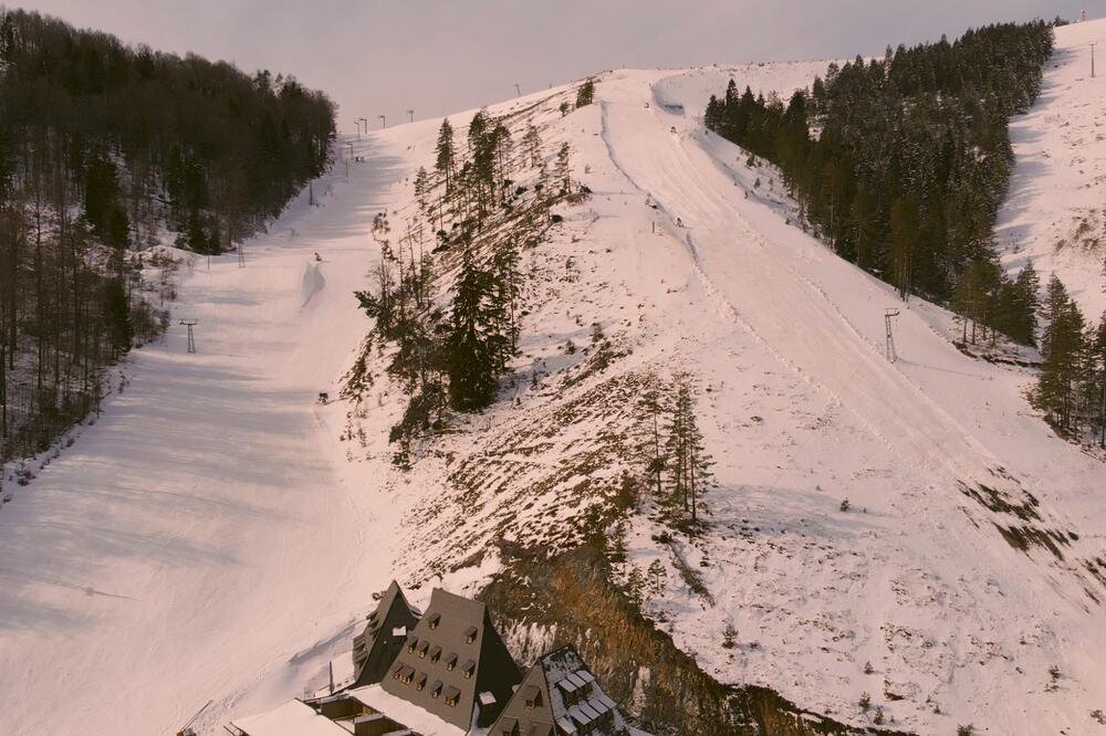 MUŠKARAC PREMINUO NA SKIJALIŠTU: Tragedija na Staroj planini