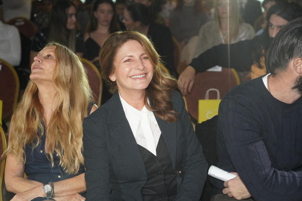 Popularna glumica očarala je prisutne osmehom, ali i stajlingom