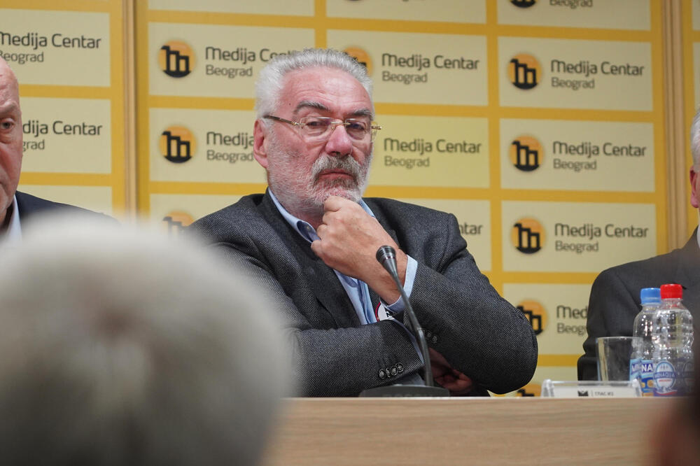 OGLASIO SE DR NESTOROVIĆ NAKON DEŠAVANJA ISPRED SKUPŠTINE GRADA: "Srbija protiv nasilja hoće nasiljem na vlast"