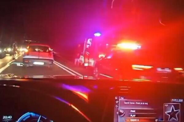 DRAMA NA IBARSKOJ: Automobil udario divlju svinju, pa se u njega zakucao kombi, povređen muškarac (VIDEO)