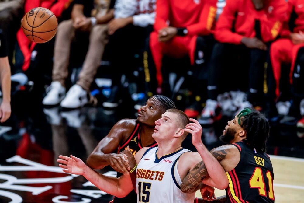 Nikola Jokić, Klint Kapela, Sadik Bej, Denver Nagets, Atlanta Hoks, NBA, NBA liga