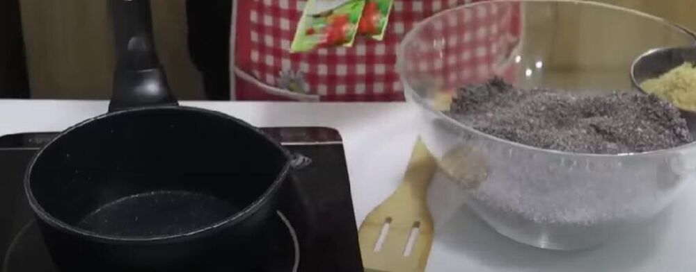 Sastojci za štrudlu sa džemom, orasima i makom