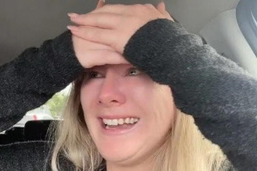 DEANA JE PLAČUĆI IZAŠLA IZ FRIZERSKOG SALONA: Podelila snimak, ljudi ne mogu da veruju da OVO IMA NA GLAVI (VIDEO)