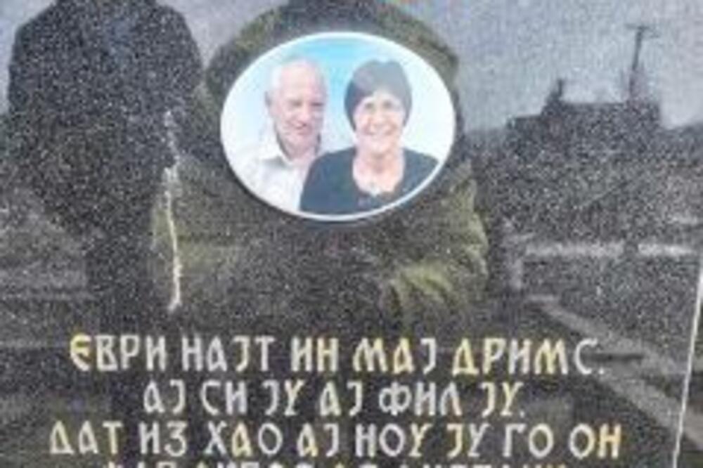 OVAKAV NADGROBNI SPOMENIK NIGDE NISTE VIDELI, SRBI NEMAJU GRANICU: Ne znate da li da se SMEJETE ili da PLAČETE