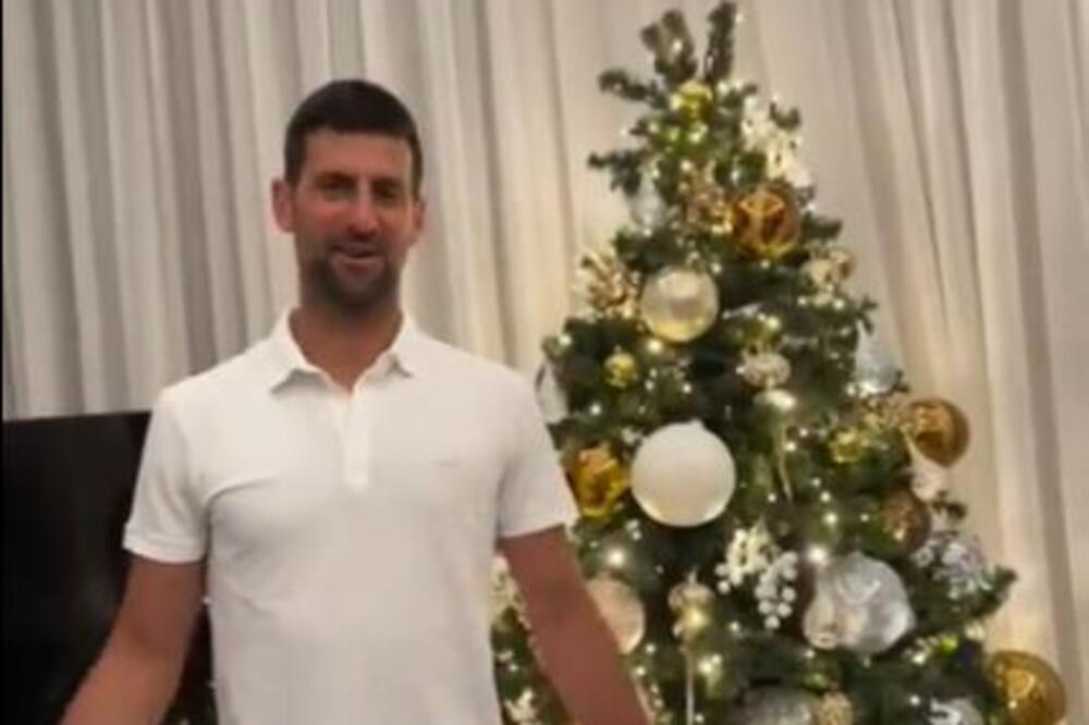 ĐOKOVIĆ PRED JELKOM ČESTITAO PRAZNIKE I OTKRIO: Novak ovo želi VIŠE OD SVEGA u Novoj godini! (VIDEO)