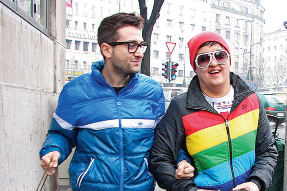 KO JE BRE OVO? Brat Marije Šerifović NADOGRADIO KOSU i ISCRTAO OBRVE, nema šanse da ga prepoznate, DRUGI ČOVEK