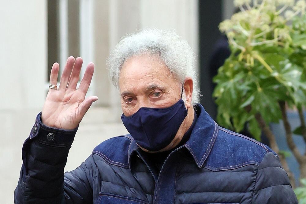 OTAC PUN PARA, A NASLEDNIK ŽIVI KAO BESKUĆNIK: Dobio VANBRAČNOG SINA kog nikad nije UPOZNAO i sad MOLI ZA HLEB