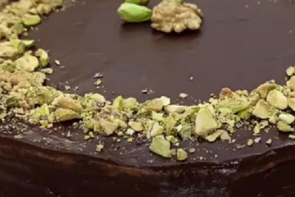 BUGARKE PRAVE NAJBOLJU POSLASTICU ZA PRAZNIKE: Torta "Garaš" - kremast fil sa orasima - niko joj neće odoleti