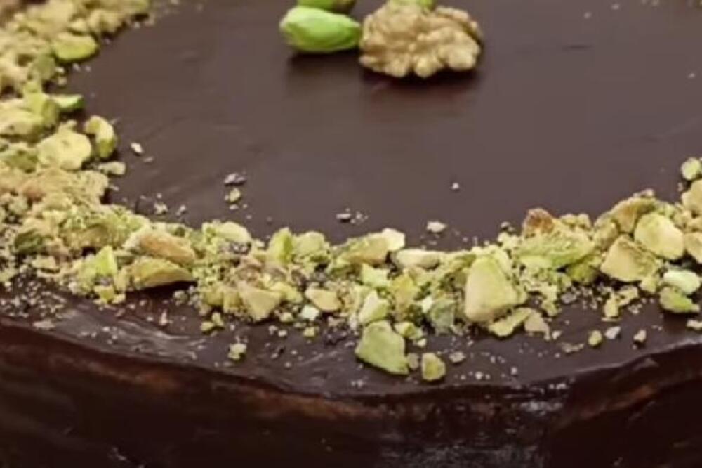 BUGARKE PRAVE NAJBOLJU POSLASTICU ZA PRAZNIKE: Torta "Garaš" - kremast fil sa orasima - niko joj neće odoleti