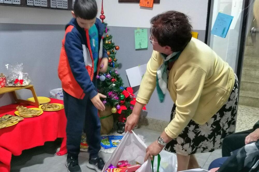 SVETLANA JE NAJDOMIŠLJATIJA UPRAVNICA ZGRADE: Stanari USREĆILI komšiju Đorđa i pre NOVE GODINE (FOTO)