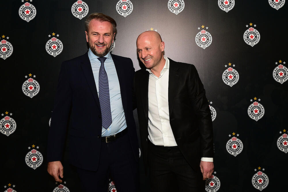 DULJAJ U DRUŠTVU MIJAILOVIĆA NA NOVOGODIŠNJEM KOKTELU KK PARTIZAN! Trener fudbalera crno-belih poseban gost (FOTO)